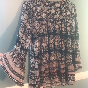 American Eagle| floral boho bell sleeve top. Loose fit.Size M.